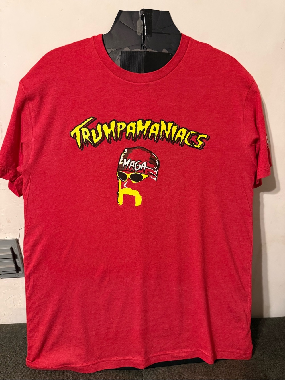 Hulk Hogan Donald Trump 'Trumpamaniacs' WWE Graphic Tee